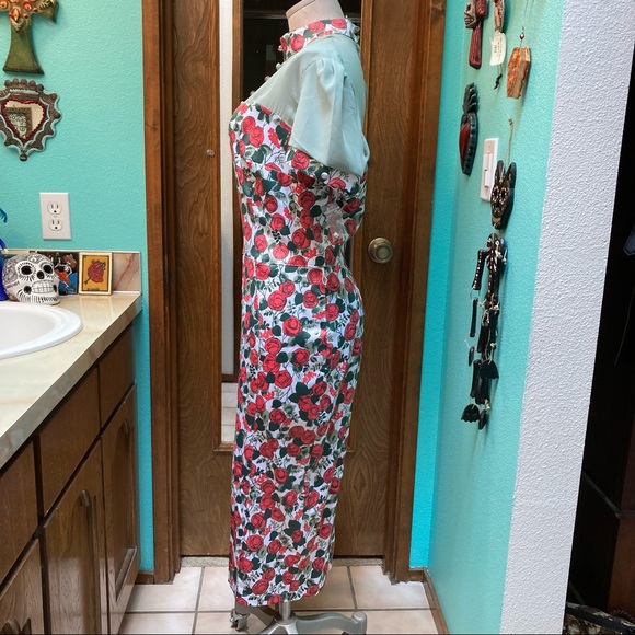 Women's NWOT Floral Wiggle Pinup Couture Laura Byrnes Dress Size 2X - Picture 2 of 16